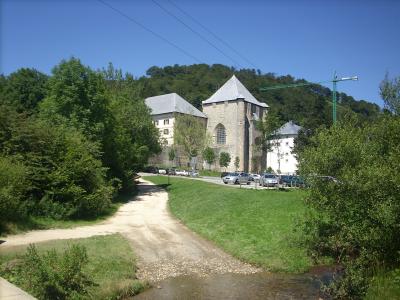 Jelzőtábla a zarándoknak még 0,5km Roncesvalles