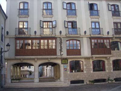 Burgos/Santa Maria téri hotel/