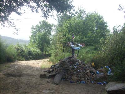 Camino út/ zarándok sír/